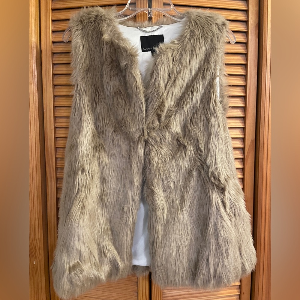 Banana Republic Women's Faux Fur Vest - Size Medium